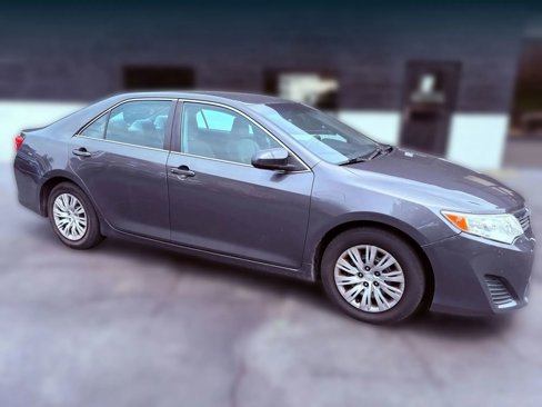 Used 2013 Toyota Camry L image 7