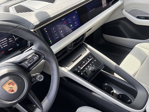 Certified 2024 Porsche Macan 4 Electric image 10