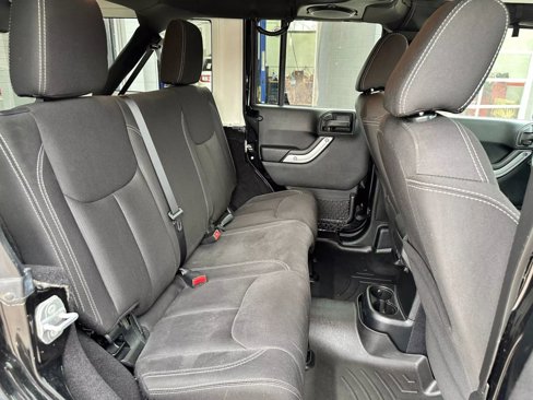 Used 2014 Jeep Wrangler Unlimited Sahara image 19