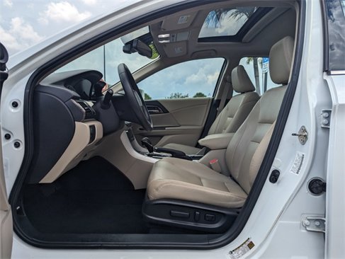 Used 2017 Honda Accord Touring image 6