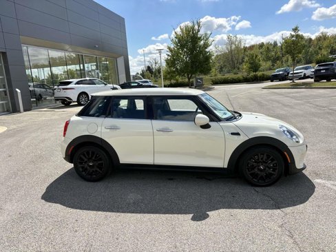 Used 2018 MINI Cooper 4-Door Hardtop image 8