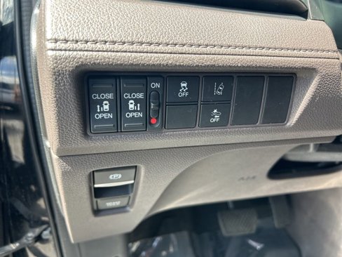 Used 2018 Honda Odyssey EX image 37