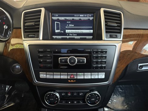 Used 2015 Mercedes-Benz GL 450 4MATIC image 21