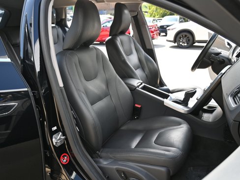 Used 2017 Volvo V60 T5 Premier w/ Convenience Package image 24