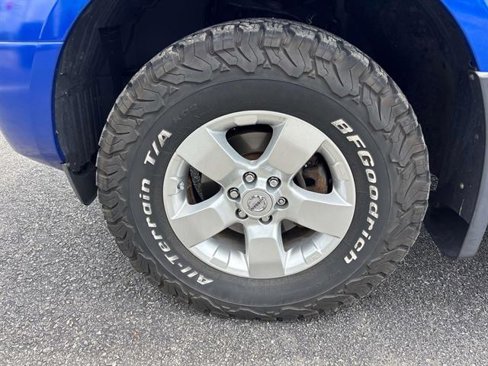 Used 2012 Nissan Frontier SV image 9