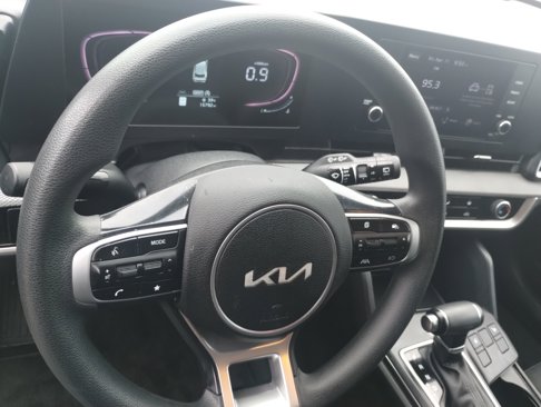 Used 2023 Kia Sportage LX image 11