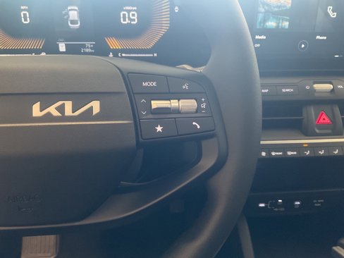 Used 2025 Kia K4 LXS image 16