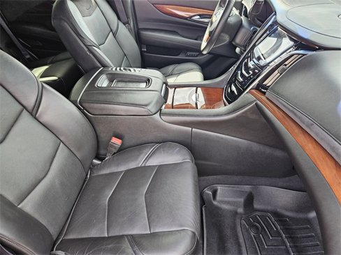 Used 2015 Cadillac Escalade Luxury image 14