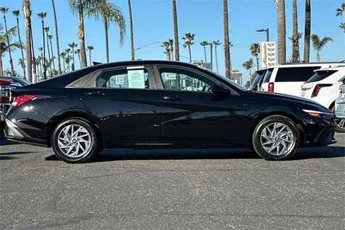 Used 2024 Hyundai Elantra SEL image 3