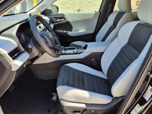 New 2025 Mitsubishi Outlander SE image 13