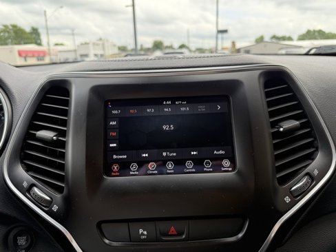 Used 2019 Jeep Cherokee Latitude Plus image 28