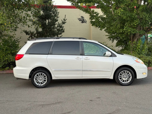 Used 2008 Toyota Sienna XLE Limited image 4