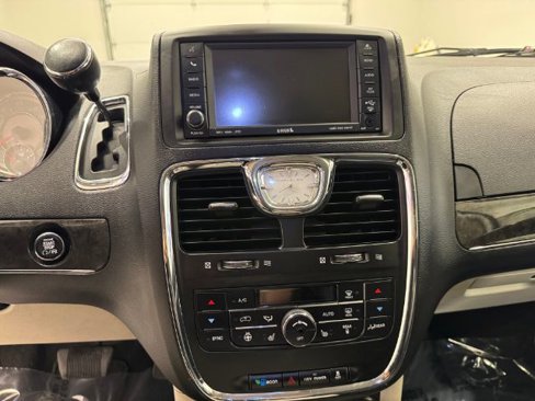 Used 2011 Chrysler Town & Country Limited w/ Trailer Tow Group image 17