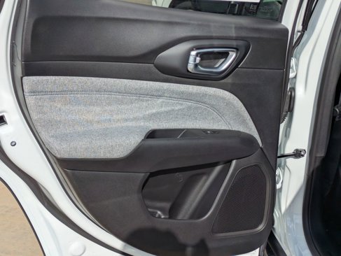 New 2025 Jeep Compass Latitude image 14