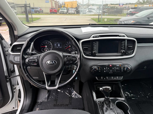Used 2018 Kia Sorento FWD image 19