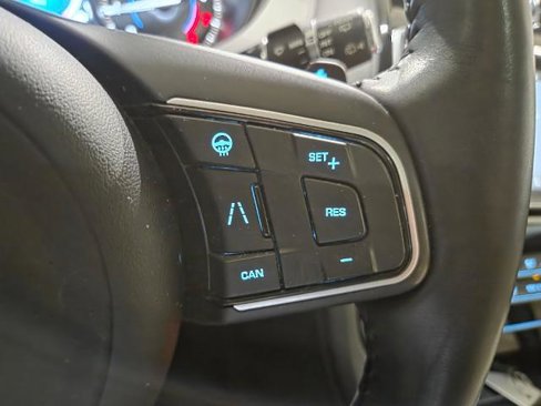 Used 2020 Jaguar F-PACE Premium image 24