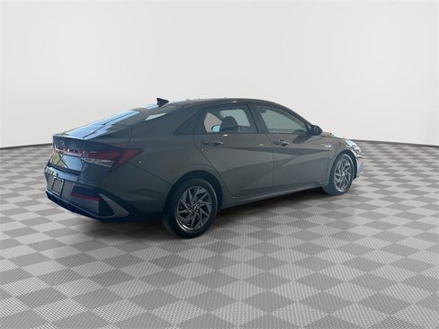 Used 2024 Hyundai Elantra SEL image 12