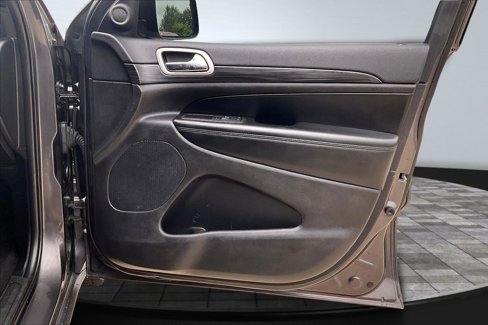 Used 2020 Jeep Grand Cherokee Laredo image 26