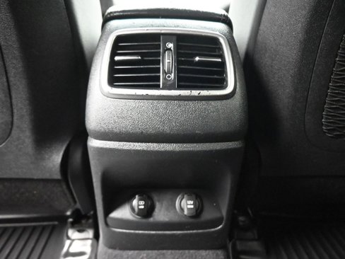 Used 2020 Kia Sorento LX image 32