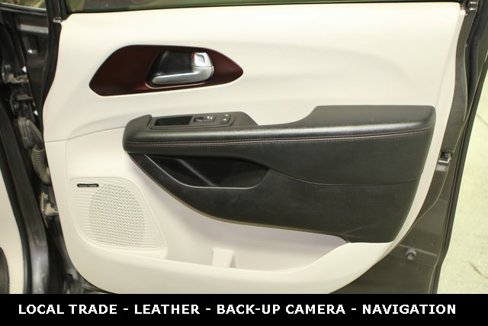 Used 2017 Chrysler Pacifica Limited image 23