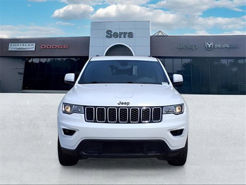 Used 2018 Jeep Grand Cherokee Laredo image 2