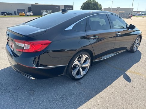 Used 2018 Honda Accord Touring image 3
