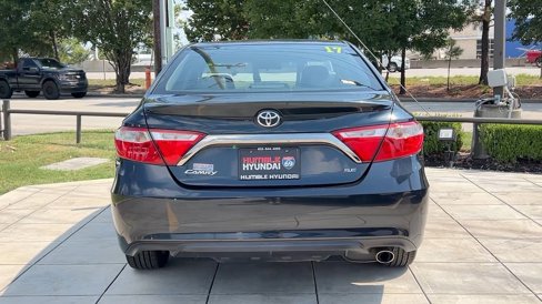 Used 2017 Toyota Camry image 18