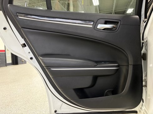 Used 2019 Chrysler 300 Limited image 21