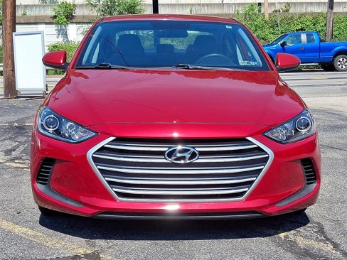 Used 2017 Hyundai Elantra SE image 2
