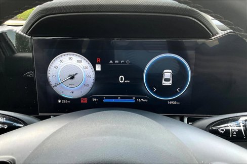 Used 2025 Hyundai Elantra Limited image 11