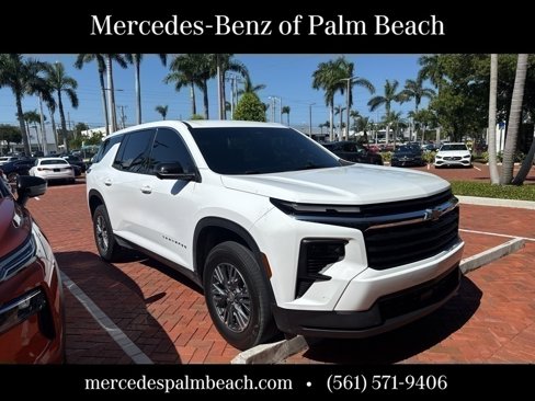 Used 2024 Chevrolet Traverse LS image 1
