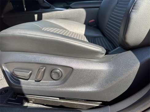 Used 2022 Toyota Camry SE image 12