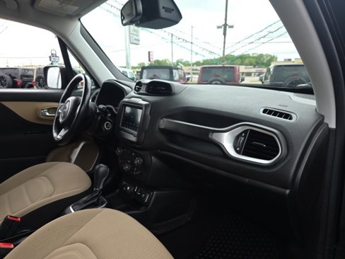 Used 2018 Jeep Renegade Latitude w/ Cold Weather Group image 35