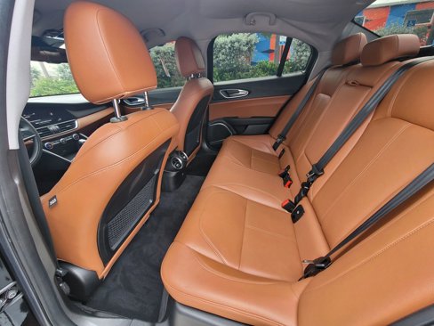 Used 2018 Alfa Romeo Giulia AWD image 9