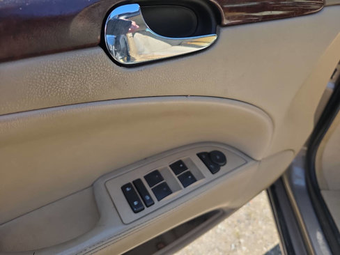 Used 2006 Buick Lucerne CX image 9