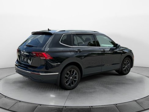 Certified 2022 Volkswagen Tiguan SE image 7