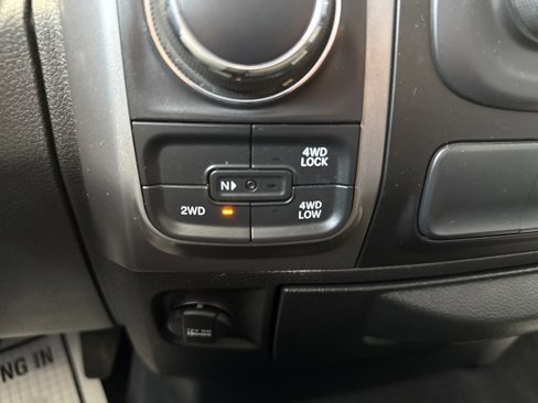 Used 2022 RAM 1500 Classic SLT image 28