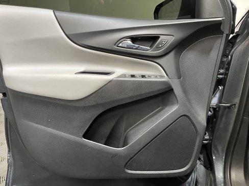 Used 2020 Chevrolet Equinox LS image 13