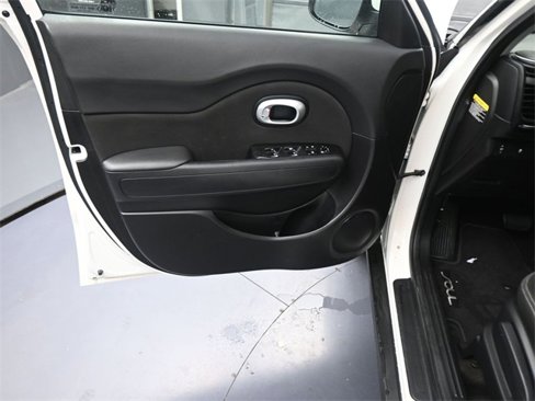 Used 2019 Kia Soul image 17