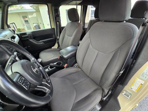 Used 2016 Jeep Wrangler Unlimited Sport w/ Connectivity Group image 14