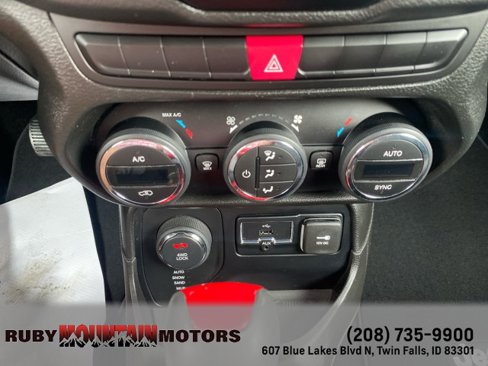 Used 2015 Jeep Renegade Latitude w/ Popular Equipment Group image 19