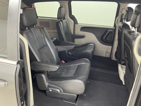 Used 2019 Dodge Grand Caravan SXT image 13