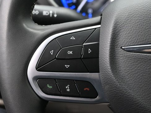 Used 2023 Chrysler Pacifica Touring-L image 13