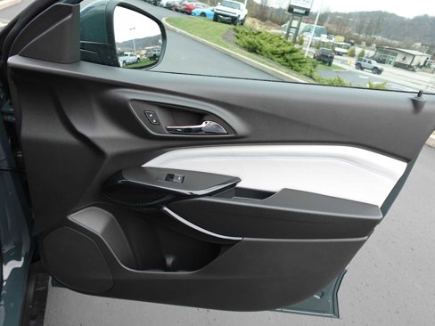 Used 2025 Chevrolet Trax LT w/ LT Convenience Package image 25