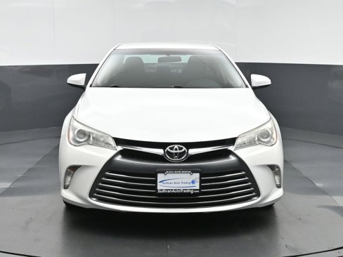 Used 2016 Toyota Camry LE image 2