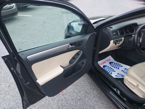 Used 2017 Volkswagen Jetta SE image 13
