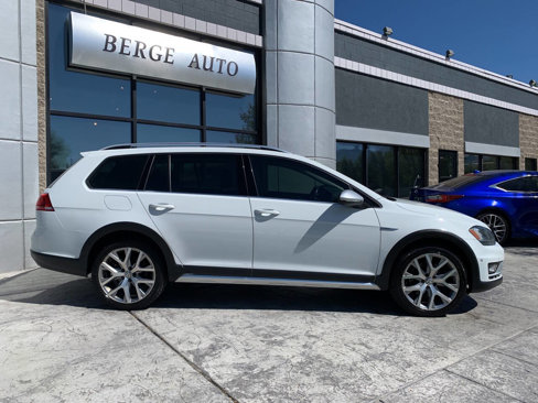 Used 2017 Volkswagen Golf Alltrack SEL image 7