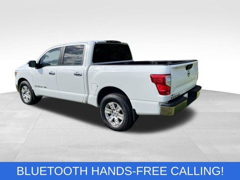 Used 2018 Nissan Titan SV image 3