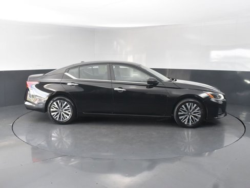 Used 2024 Nissan Altima 2.5 SV image 4