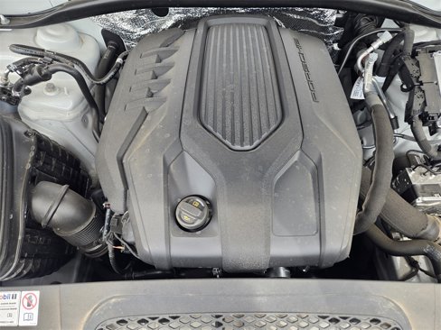 Certified 2024 Porsche Macan Turbo image 30